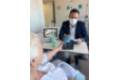 2023 04 24 Delio García y una paciente hospitalizada en la FJD