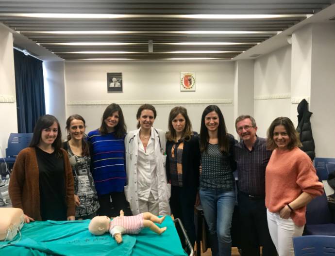 2019 03 04 Los profesionales de la Fundación Jiménez Díaz que recibieron la formación junto a uno de los instructores