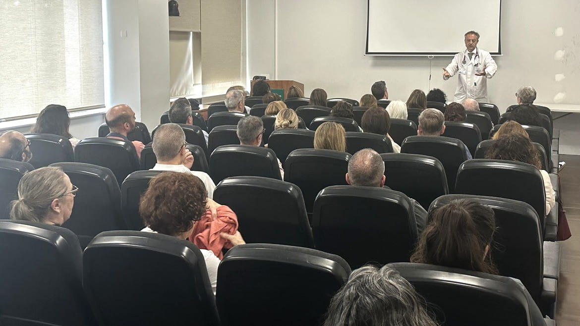 Un momento de la intervención del Dr. Porta en la jornada