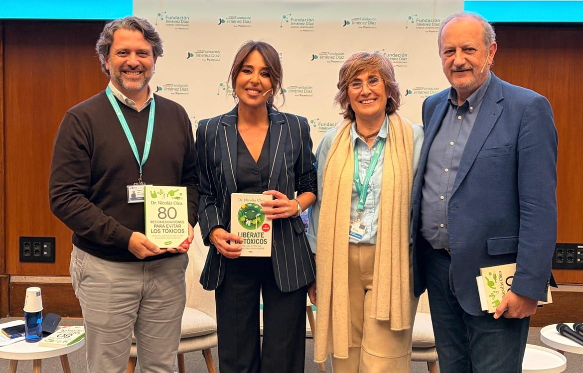 De izda. a dcha, el Dr. J. Arcos, A. Terradillos, A. Herráiz y N. Olea, en el inicio de la jornada