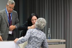 Dra Sanchrez Peranute recogiendo el premio