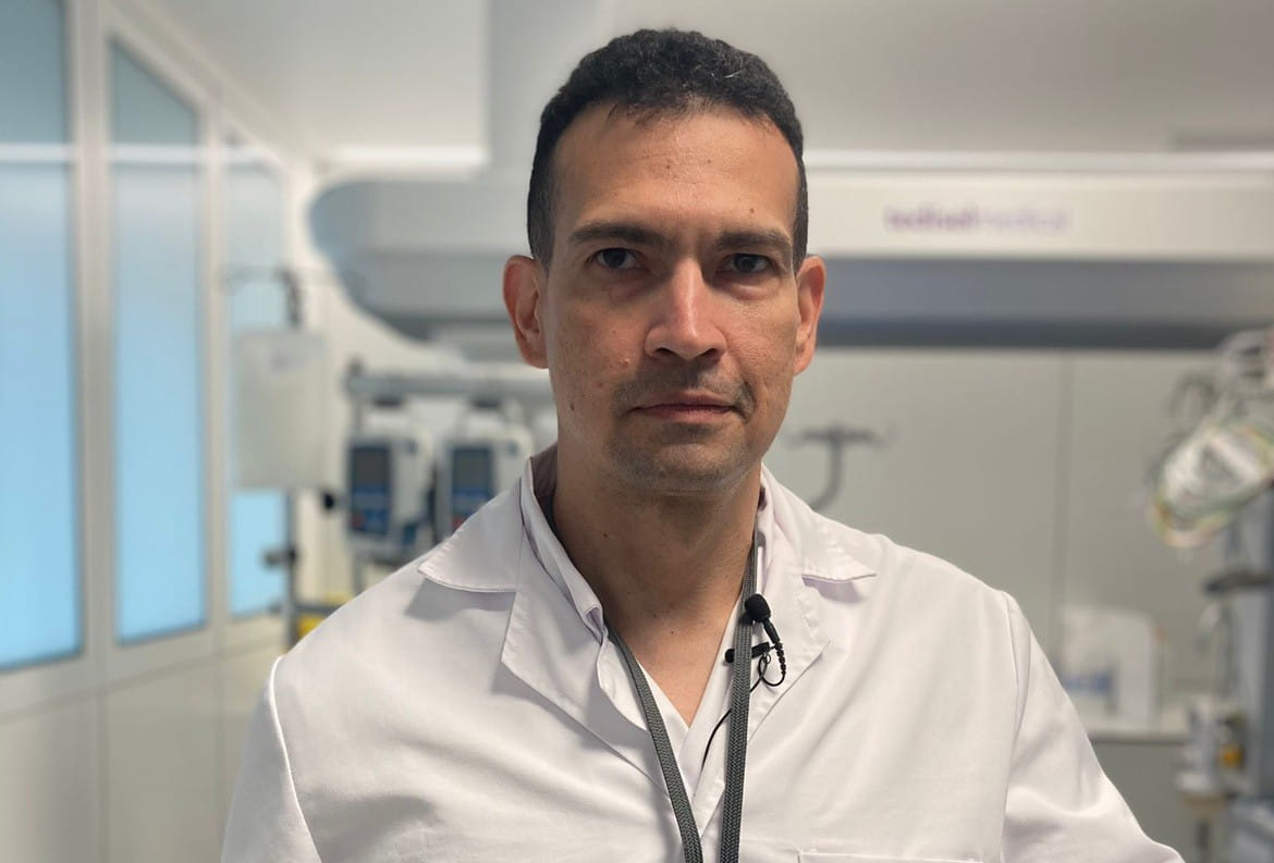 Dr. Arnoldo Santos