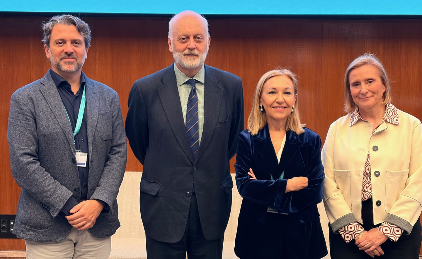 De izda. a dcha, el Dr. J. Arcos, el Dr. M. Cuenca, la Dra. A. Ayuso y Mª de los Ángeles Martín, vicerrectora de Política Científica de la UAM, en la celebración del 16º aniversario del IIS-FJD