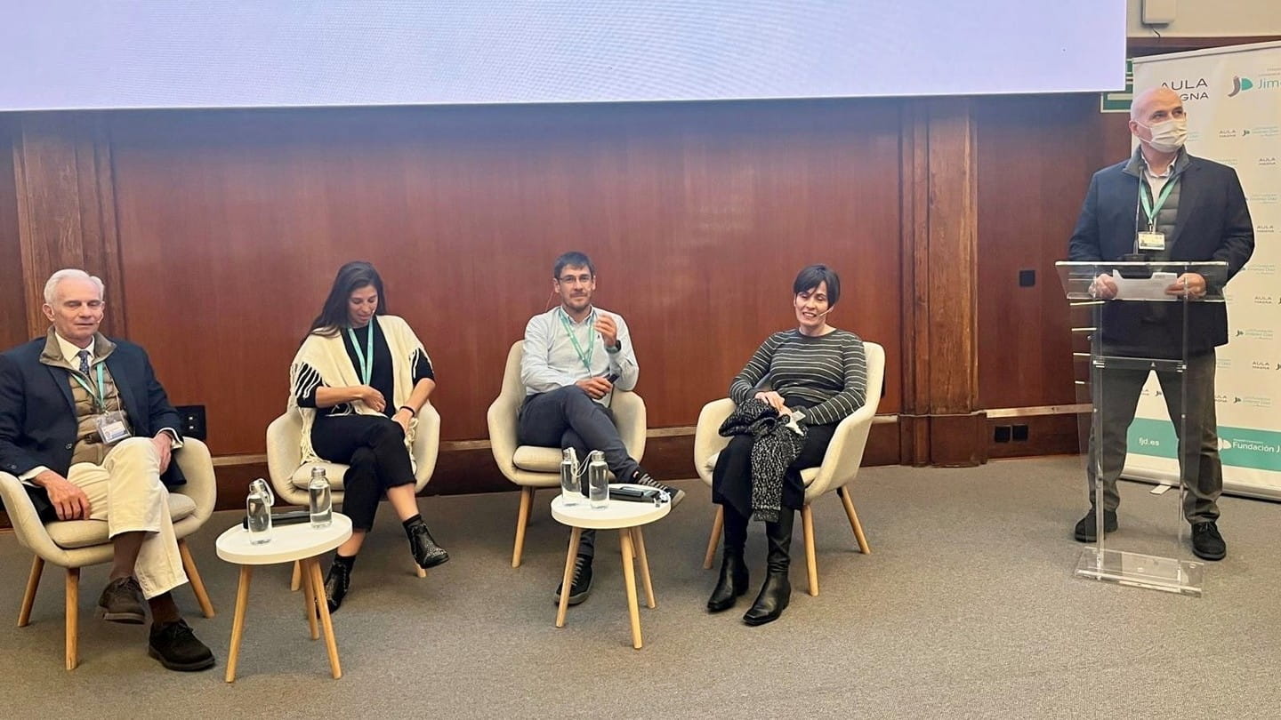 El Dr. Óscar Gómez, director de Continuidad Asistencial de la FJD, inauguró la jornada organizada por el hospital con motivo del Día Mundial del Sida