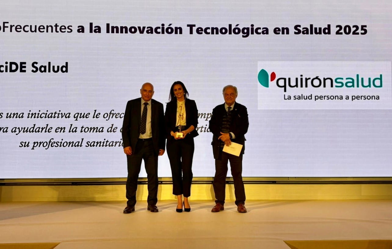 Marta del Olmo, en el momento de recoger el premio