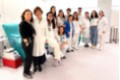 La Dra. P. Llamas (2ª por la izda, junto a parte del equipo del Servicio de Transfusión de la FJD