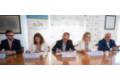 Schettini, Zamora y Posada, en el momento de firmar el documento de creación de la cátedra, flanqueados por los dres. Rodríguez y Cenjor