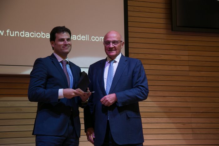 josep-oliu-entrega-biomedica-700x467