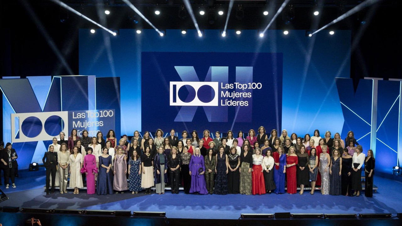 Foto de familia de las Top 100 Mujeres Líderes de 2025