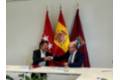 Dr. Arcos y Fernández tras firmar el convenio