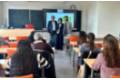 2024 04 15 Aurora Herraiz junto a Alfonso Loriga y al formador de curso para cuidadores, en la inauguración del mismo