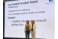 La Dra. Leal y Ana Posada con el premio BSH en la categoría ganadora