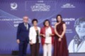 La Dra. González Enguita recogiendo el Premio Liderazgo Sanitario en la categoría de Urología