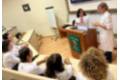 Un momento del desarrollo de la sesión formativa impartida por las doctoras