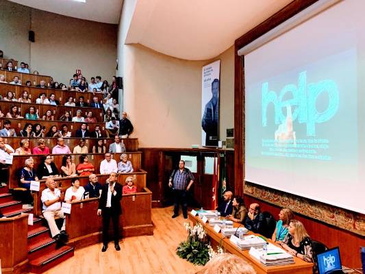 LUIS GALINDO IMPARTIENDO CONFERENCIA