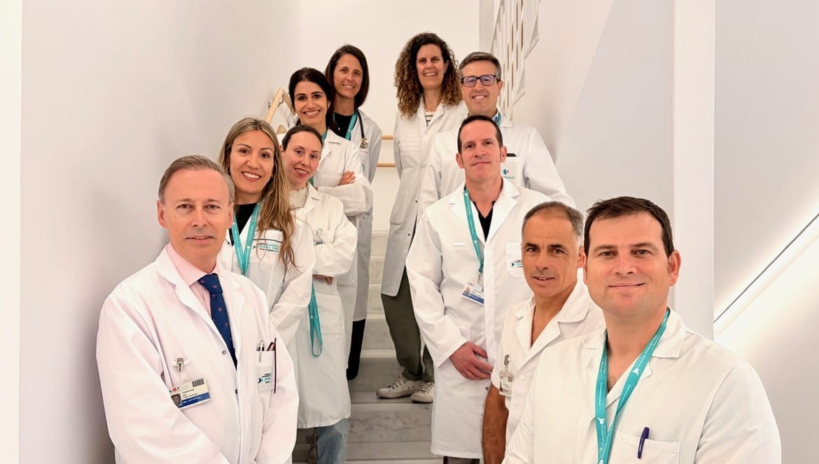 El Dr. Tuñón (primero por la izda) junto a parte del equipo de la FJD y el IIS-FJD implicado en el estudio